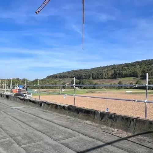 Sicherheitsgeländer auf Industriedach