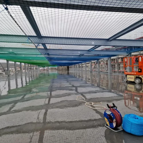 Innenraum Baustelle mit Auffangnetz