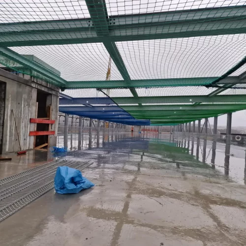 Baustelle mit Netz und Konstruktion